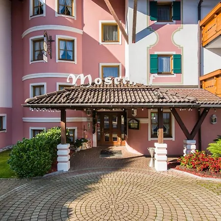 Moserhof Отель Ройте